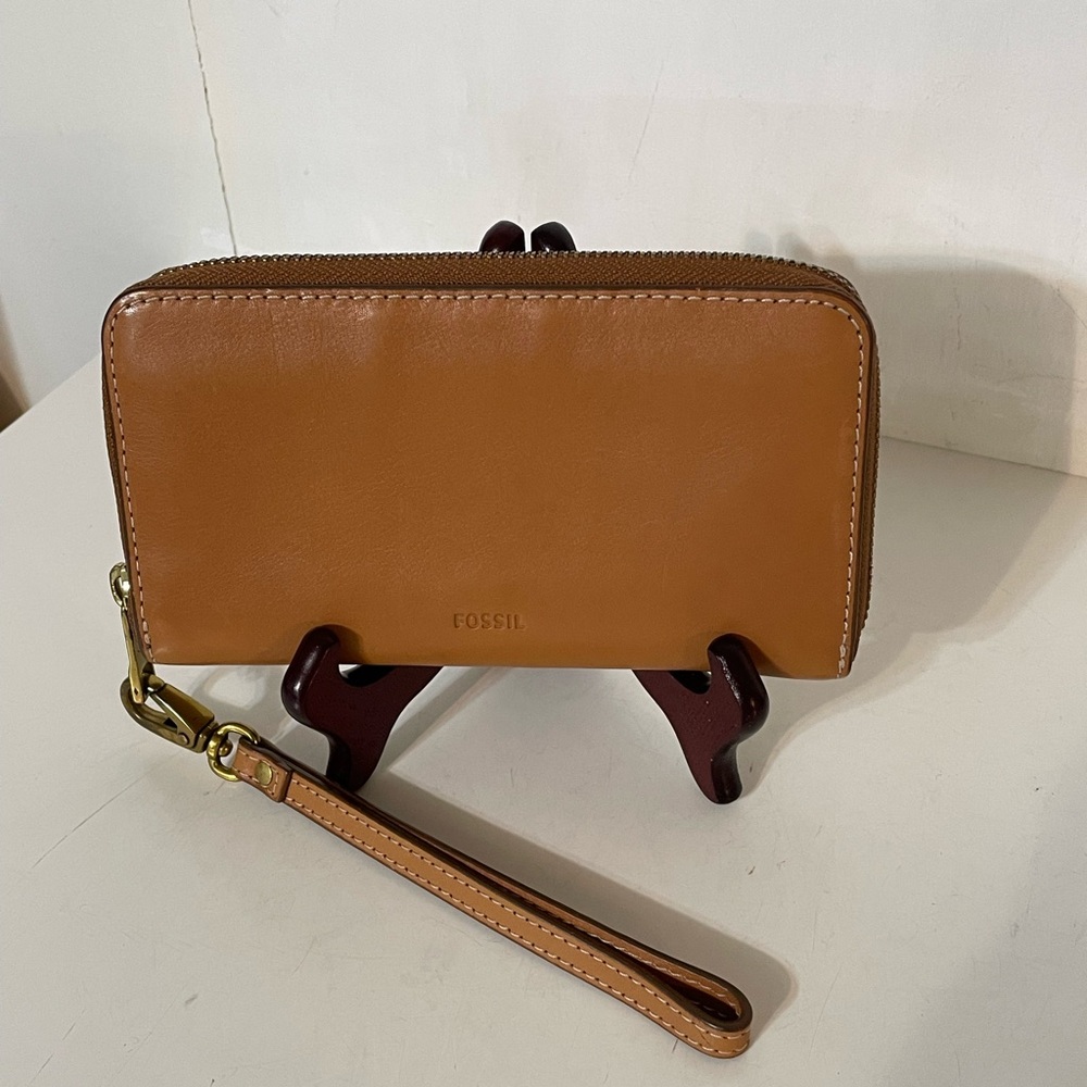 Fossil Wristlet in Camel